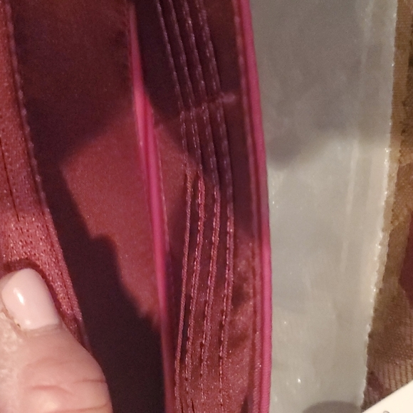 Lululemon crossberry clutch etc  bag tagged gorgeous maroon color gold accents - Picture 4 of 15